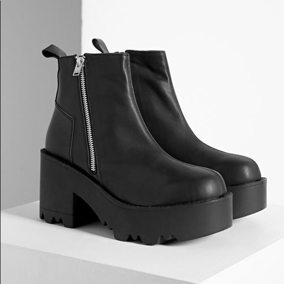 rival boots unif